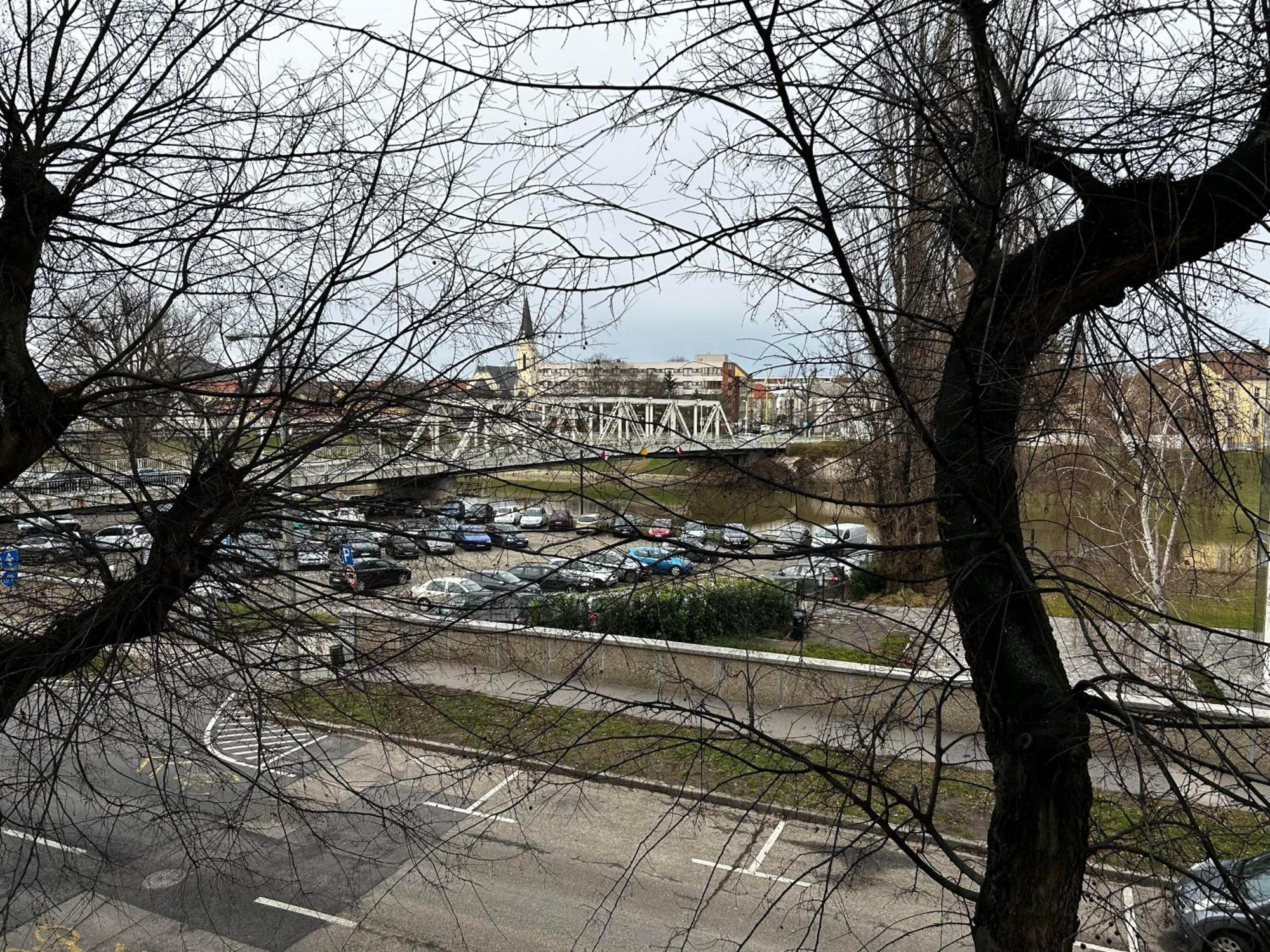 River - Free Parking Győr Zewnętrze zdjęcie